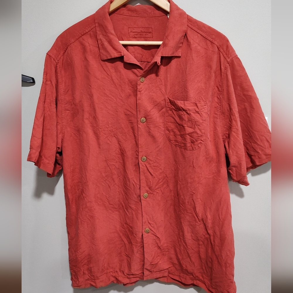 Tommy Bahama Men's Red 100% Silk Hawaiian Tropical Button Up Shirt, Size Large